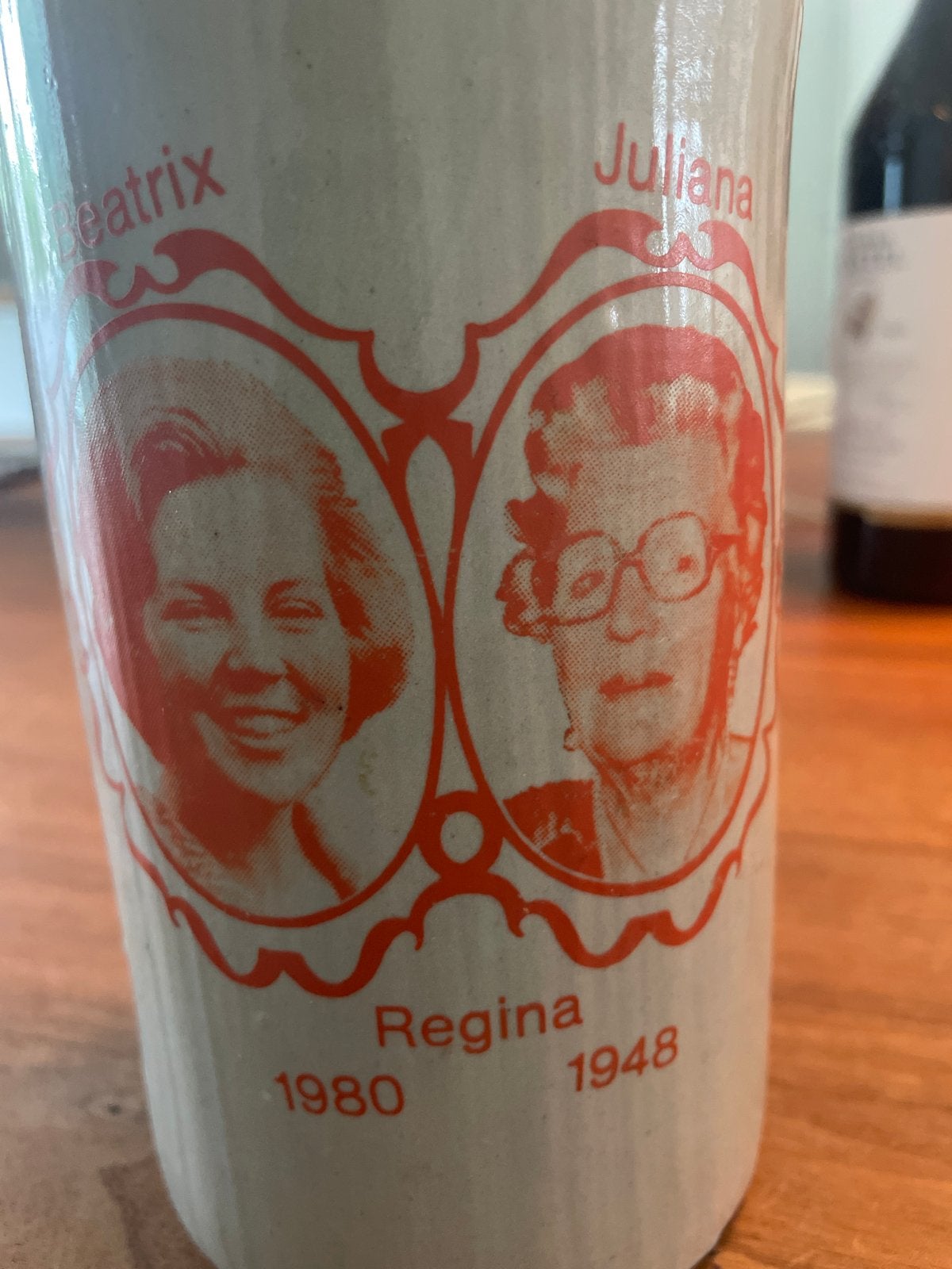 Jubileum Herdenkingskruik Juliana Beatrix 1948-1980, Ophalen of Verzenden, Gebruikt, Nederland, Overige typen