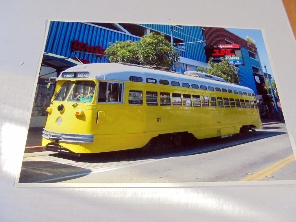 Den Haag. HTM. 65 Jaar Elektrische Tram + PCC San Francisco., Verzamelen, Spoorwegen en Tramwegen, Gebruikt, Tram, Boek of Tijdschrift
