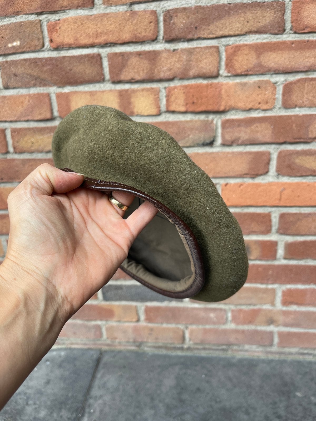 Vintage militaire baret van wol - Zeer goed bewaard gebleven, Ophalen of Verzenden, Overige soorten, Overige gebieden, Helm of Baret