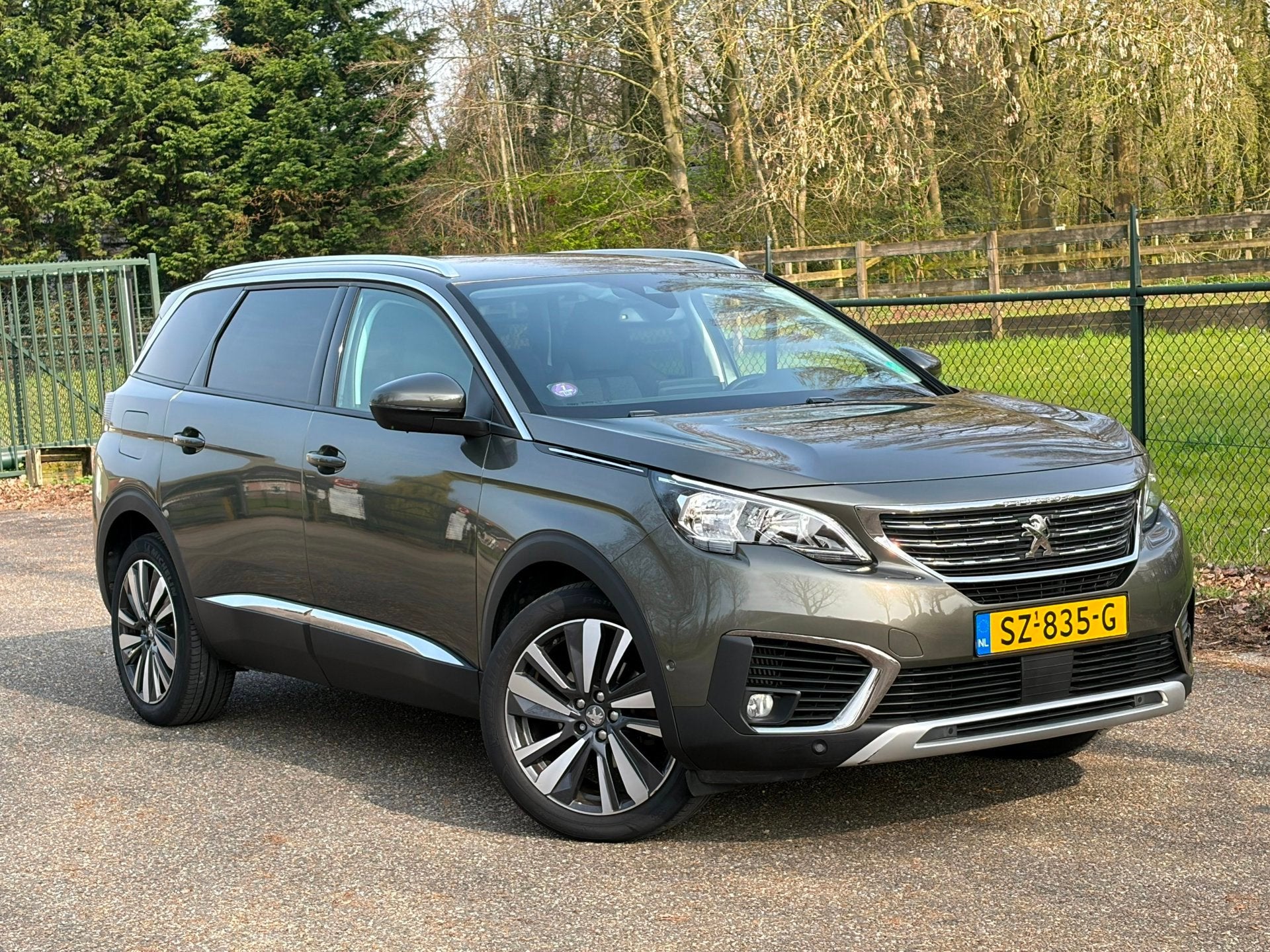 Peugeot 5008 1.2 PureTech Allure /7-Persoons/Carplay/Navi/Ca, Auto's, Voorwielaandrijving, Gebruikt, Euro 6, 1199 cc