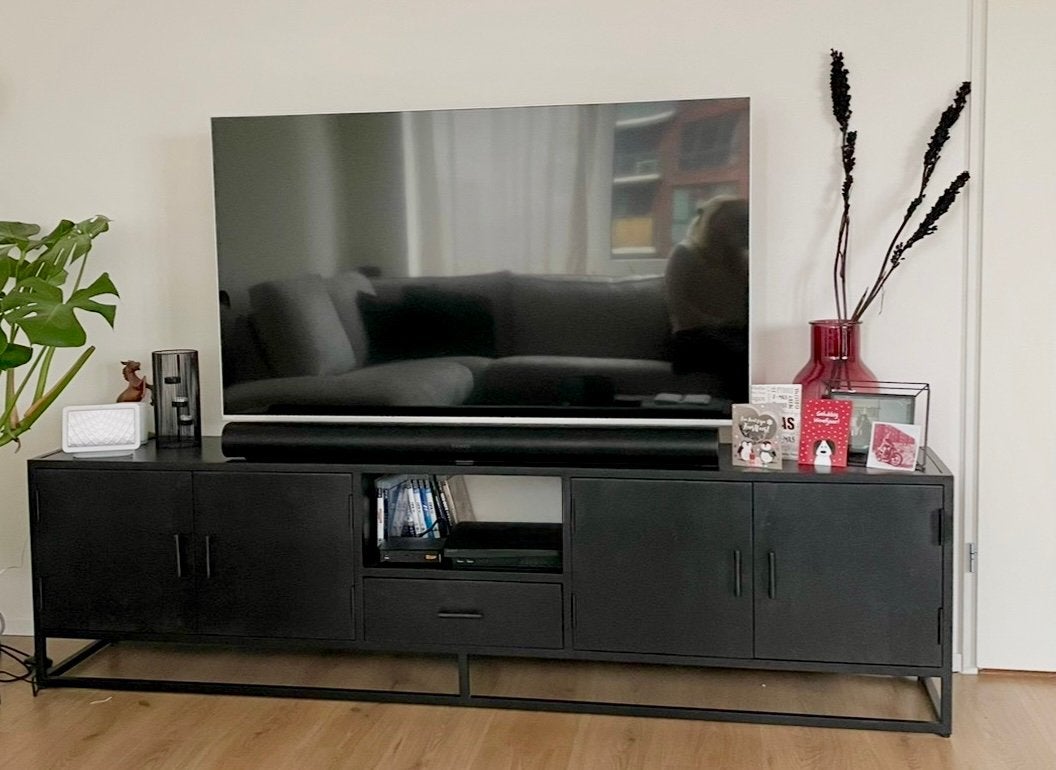 Tv meubel zwart mango hout 210 cm, Huis en Inrichting, Kasten | Televisiemeubels, Ophalen of Verzenden, Zo goed als nieuw, 25 tot 50 cm