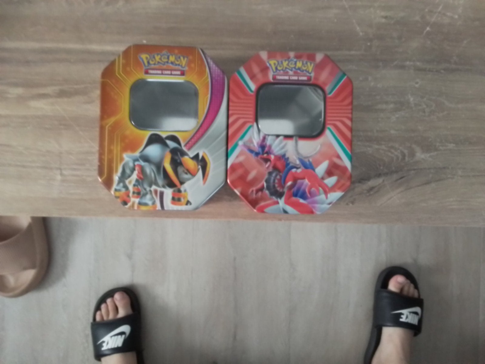 Pokémon Trading Card Game Tin Box - Zwart/Oranje, Ophalen of Verzenden, Zo goed als nieuw, Overige typen