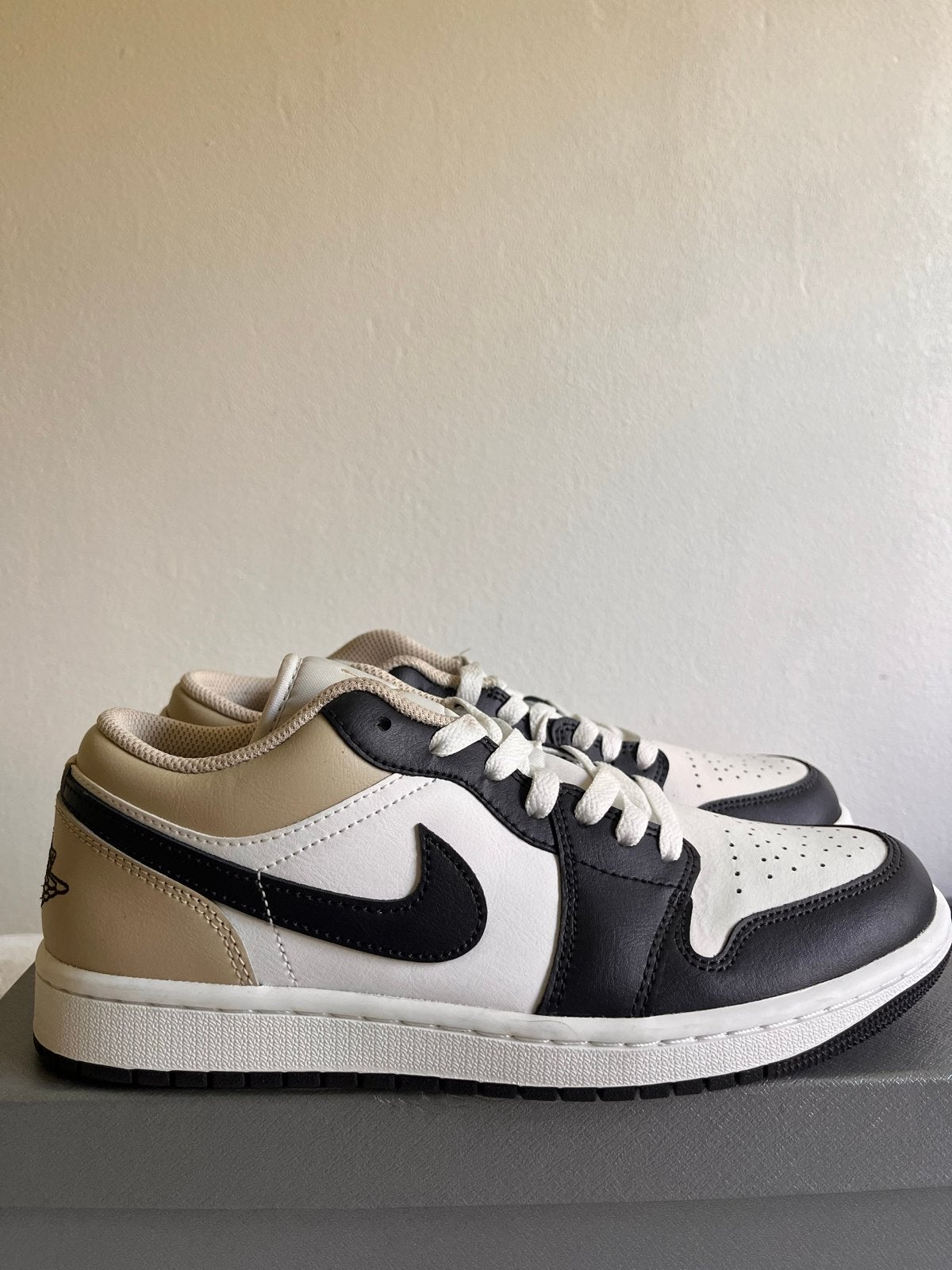 Nike Air Jordan 1 Low Black Toe Rattan maat 41 nieuw, Ophalen of Verzenden, Nieuw, Overige kleuren, Sneakers of Gympen