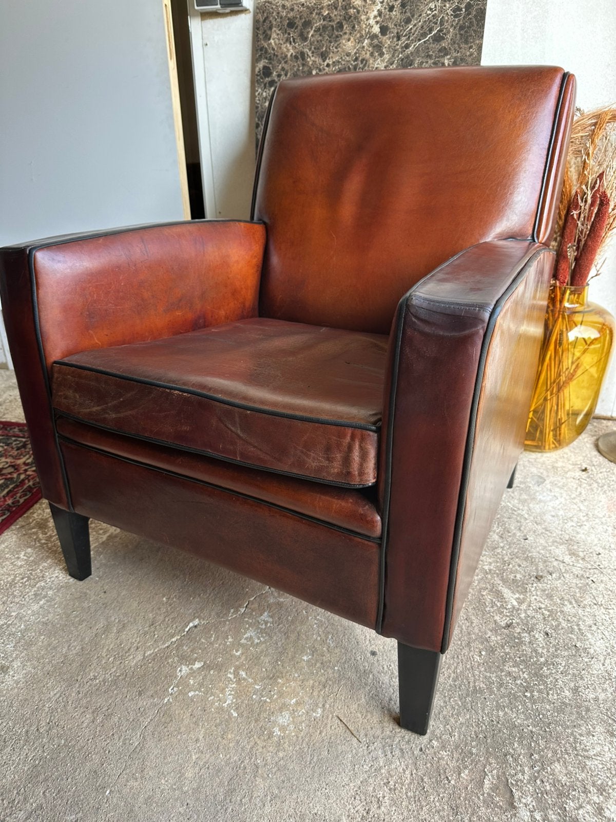 Schapenleren fauteuil. Lounge Atelier., Huis en Inrichting, Ophalen, ., Leer, .