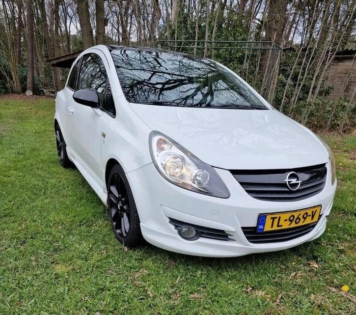 Opel Corsa 1.2 16V 3D 2009 Wit OPC line, Voorwielaandrijving, 450 kg, 40 €/maand, Zwart