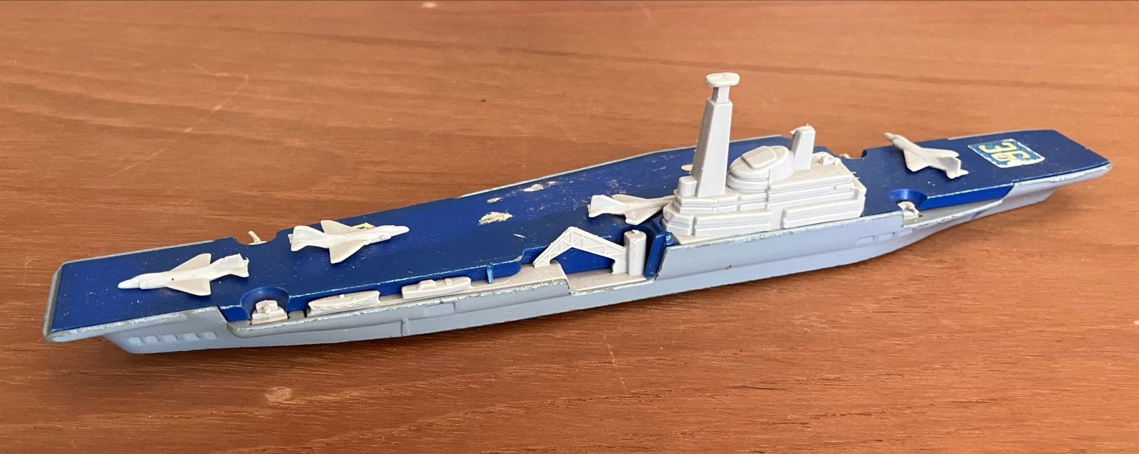 Matchbox Sky-Kings K-304 Vliegdekschip - Vintage Speelgoed, Hobby en Vrije tijd, Modelbouw | Boten en Schepen, Ophalen of Verzenden