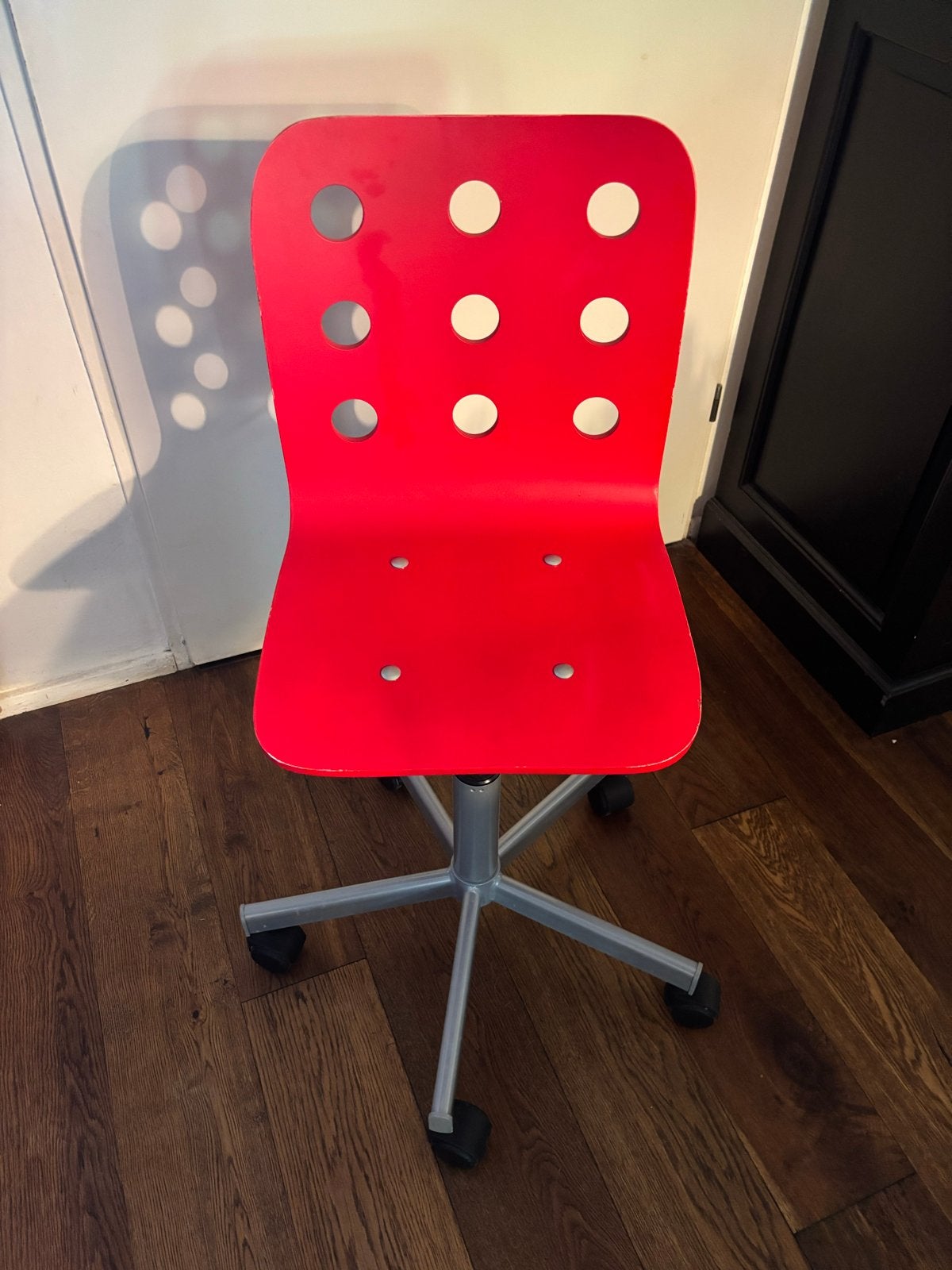 Rode houten kinder bureaustoel van IKEA, Huis en Inrichting, Ophalen, Gebruikt, Rood, Bureaustoel