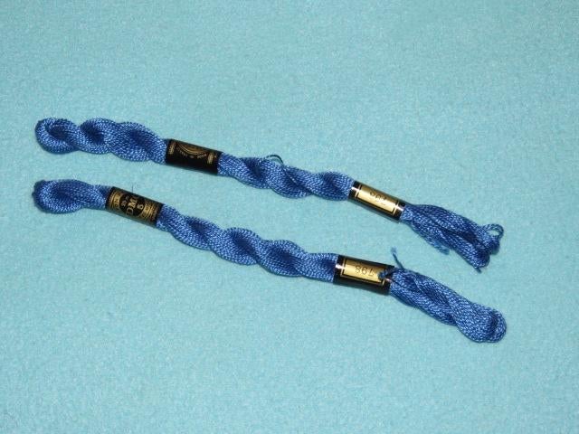 2x DMC coton perlé 5 kleur 798 delfts blauw 25 meter NIEUW, Ophalen of Verzenden, Nieuw, Handborduren, Borduurgaren of Zijde