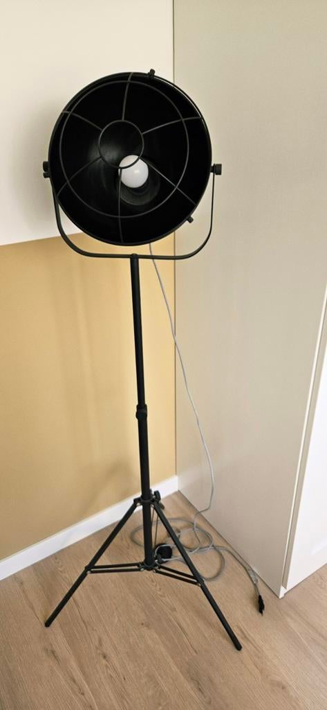 Industriële vloerlamp Kwantum - Antraciet, verstelbaar, Huis en Inrichting, Lampen | Vloerlampen, Ophalen, 100 tot 150 cm, Zo goed als nieuw