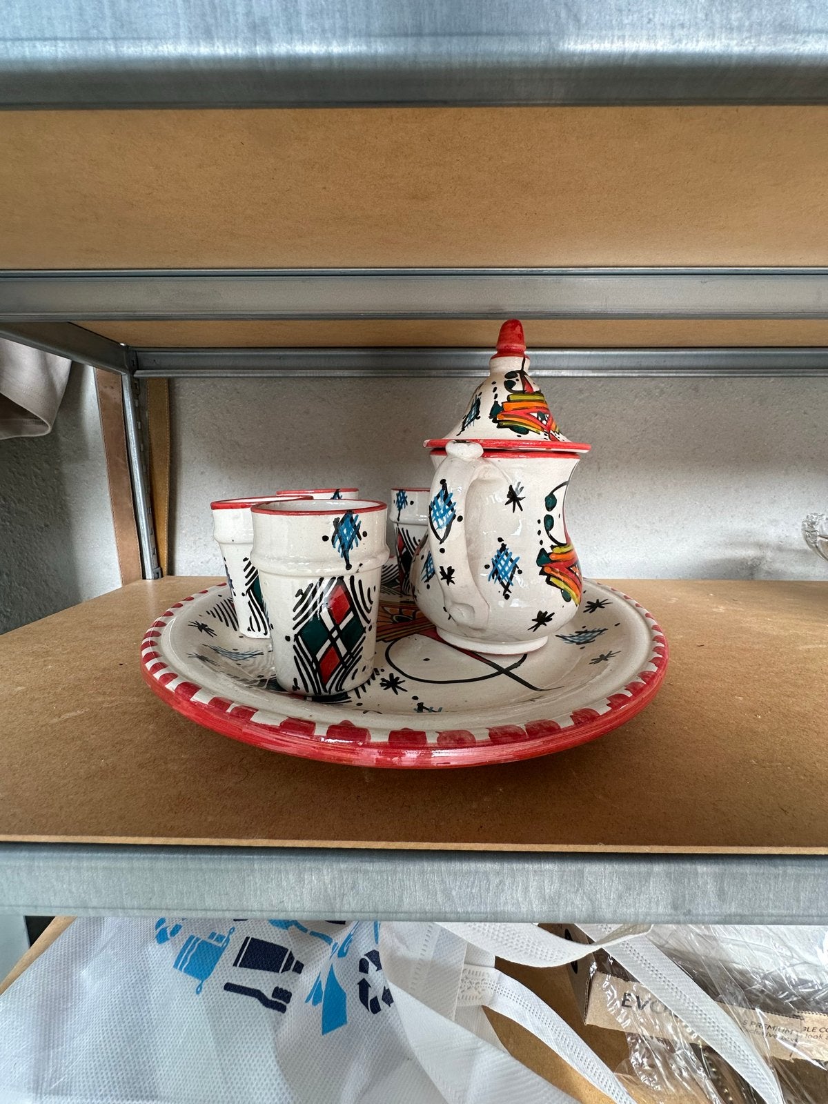 Marokkaanse theepot met dienblad en kopjes, Keramiek, Ophalen of Verzenden, Zo goed als nieuw, Theepot