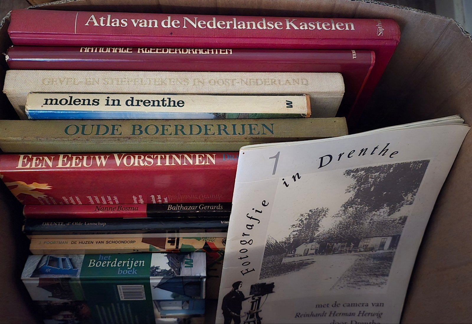 Leuke doos met boeken over Drenthe, boerderijen, en meer, Ophalen, Gelezen, Verschillende onderwerpen