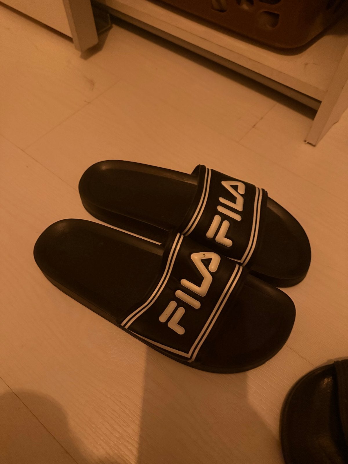 Nike en Fila slippers - Diverse maten, Ophalen, Gedragen, Zwart, Slippers