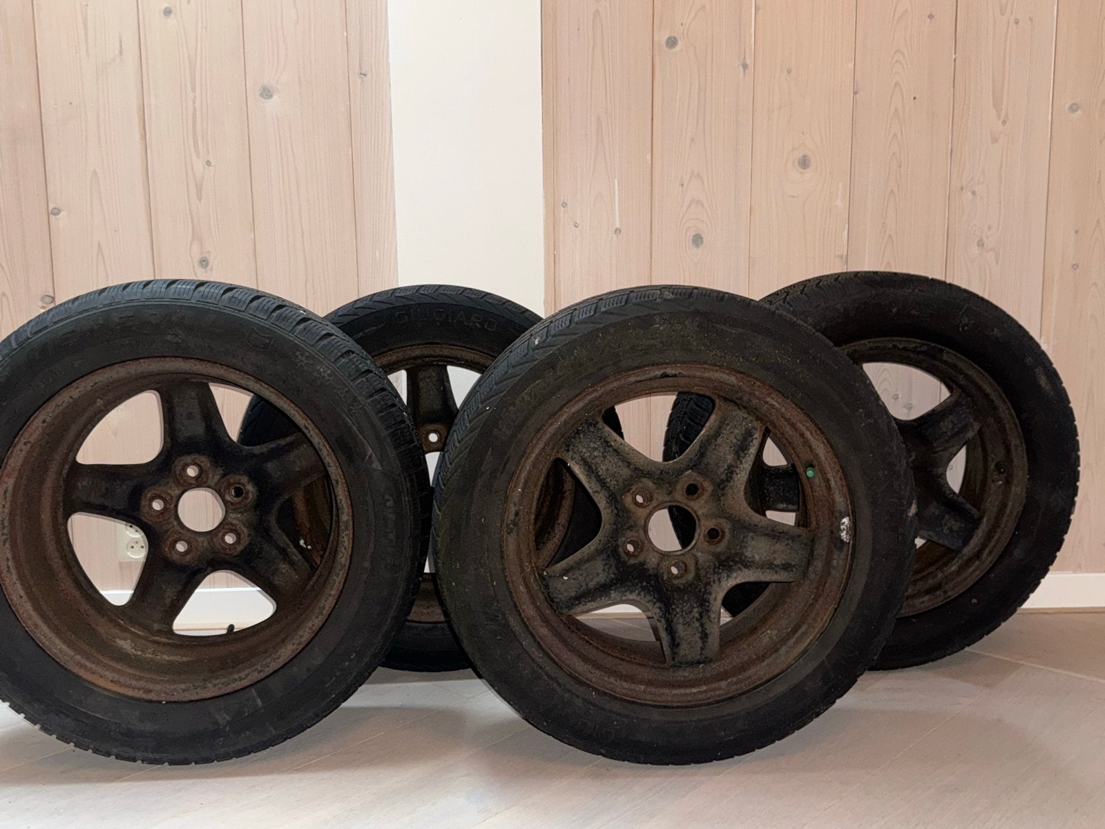 Winterbanden met stalen velgen 225/55 R17, Ophalen, Gebruikt, Banden en Velgen, 17 inch