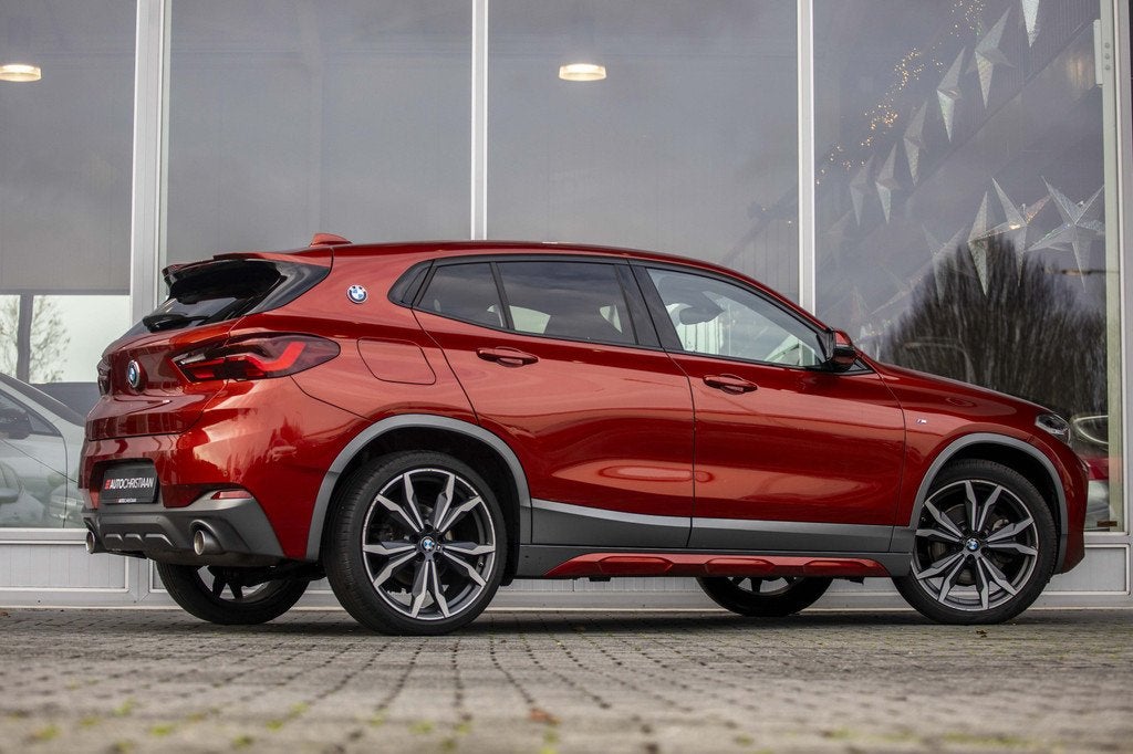 BMW X2 sDrive20i High Executive M-Sport | Pano | 20" | LED, X2, 1435 kg, Leder en Stof, Lichtsensor