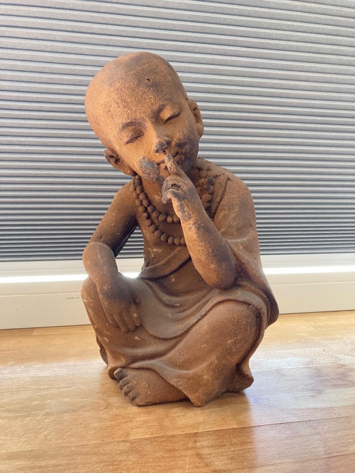 Boeddha beeldje 'Shhh' - Terracotta look, Ophalen, Zo goed als nieuw