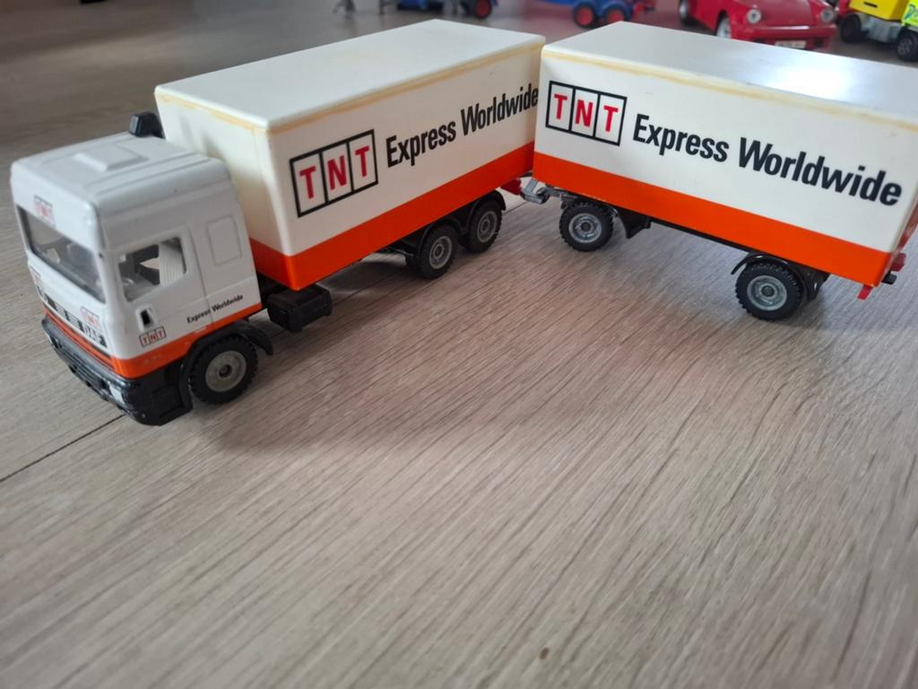 TNT Express Worldwide Vrachtwagen met Aanhanger, Ophalen of Verzenden, Gebruikt