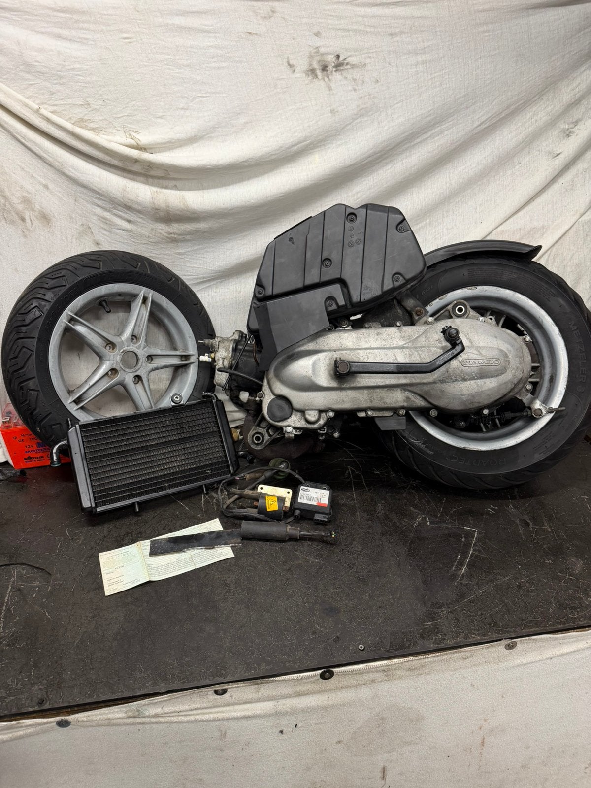Hexagon 125cc blok met papieren, Motoren, Ophalen