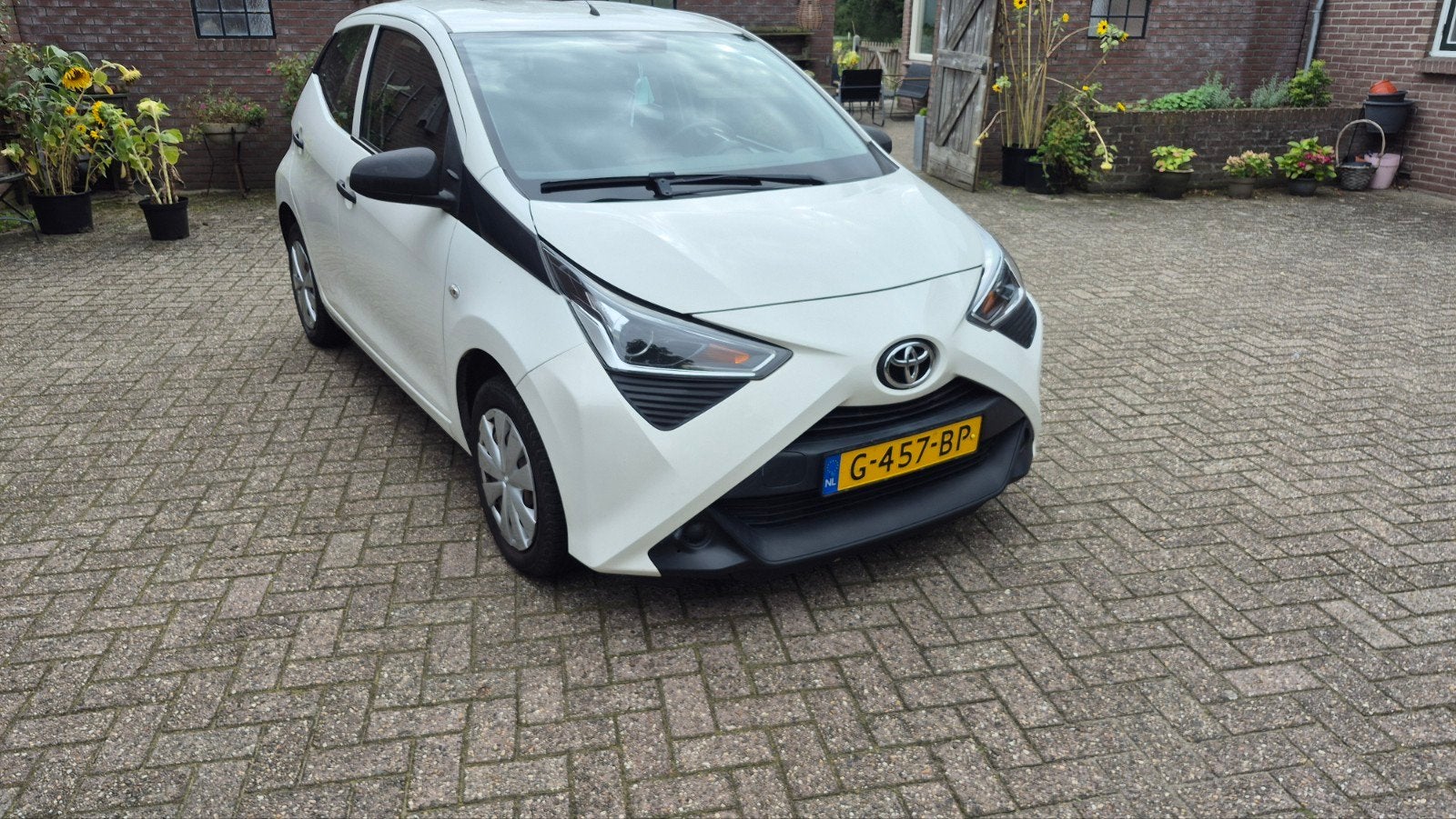 Toyota Aygo 1.0 Vvt-i 72pk 5D 2019 Wit, Auto's, Voorwielaandrijving, Dealer onderhouden, Stof, Zwart