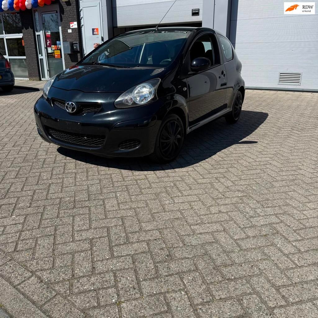 Toyota Aygo 1.0-12V, Auto's, Toyota, Stof, 4 stoelen, Zwart, Handgeschakeld