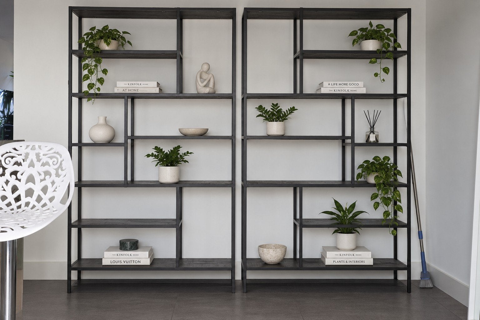 Industriele vakkenkast / boekenkast mangohout staal 2 x, Ophalen, Met plank(en), 50 tot 100 cm, Zo goed als nieuw