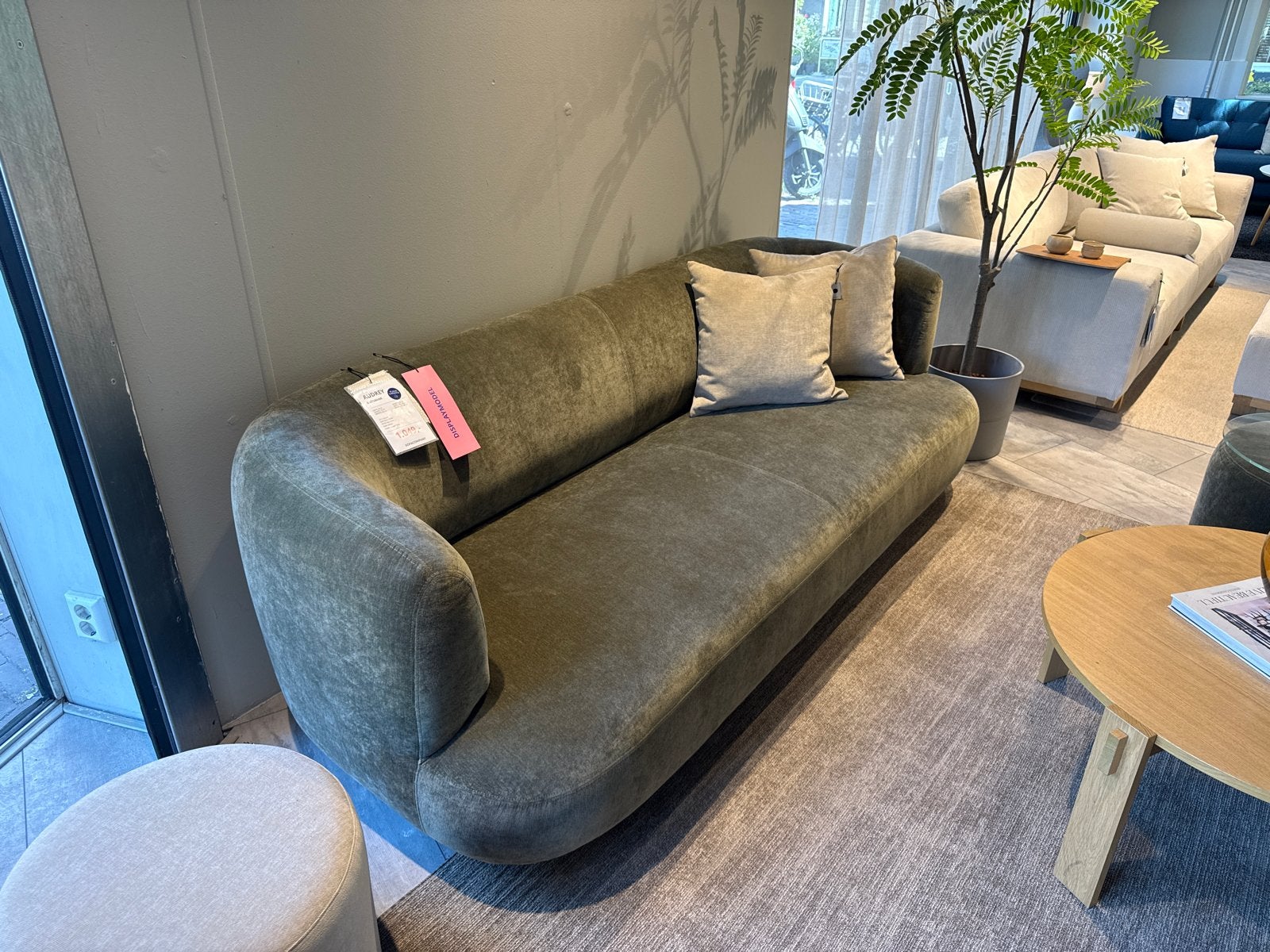 Audrey 3-zitsbank van SOFACOMPANY. Displaymodel, Huis en Inrichting, Ophalen, Driepersoons, 75 tot 100 cm, Zo goed als nieuw