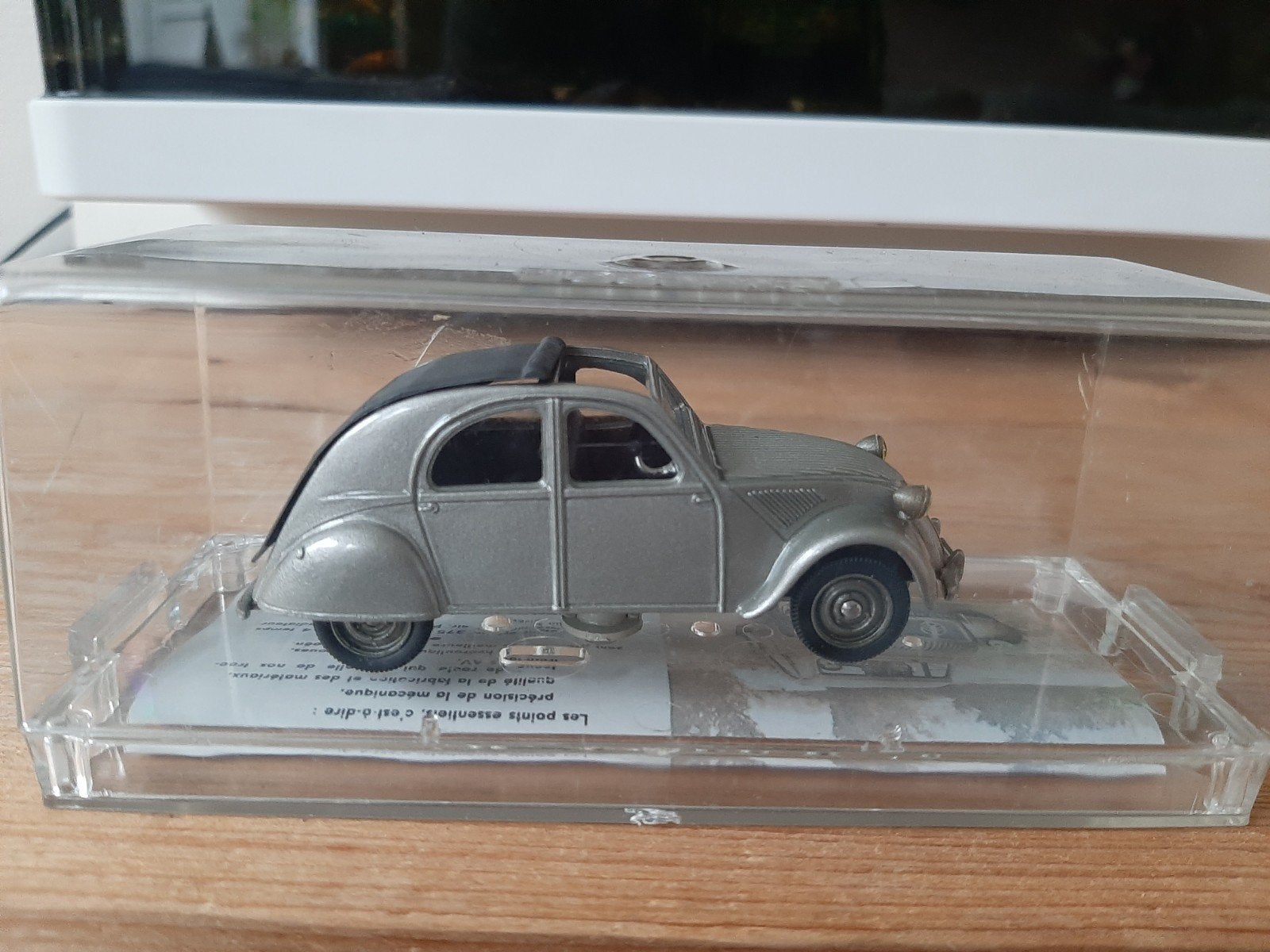 Vitesse Citroën 2CV in Vitrinebox met Historische Info, Ophalen of Verzenden, Zo goed als nieuw, 1:32 tot 1:50, Auto
