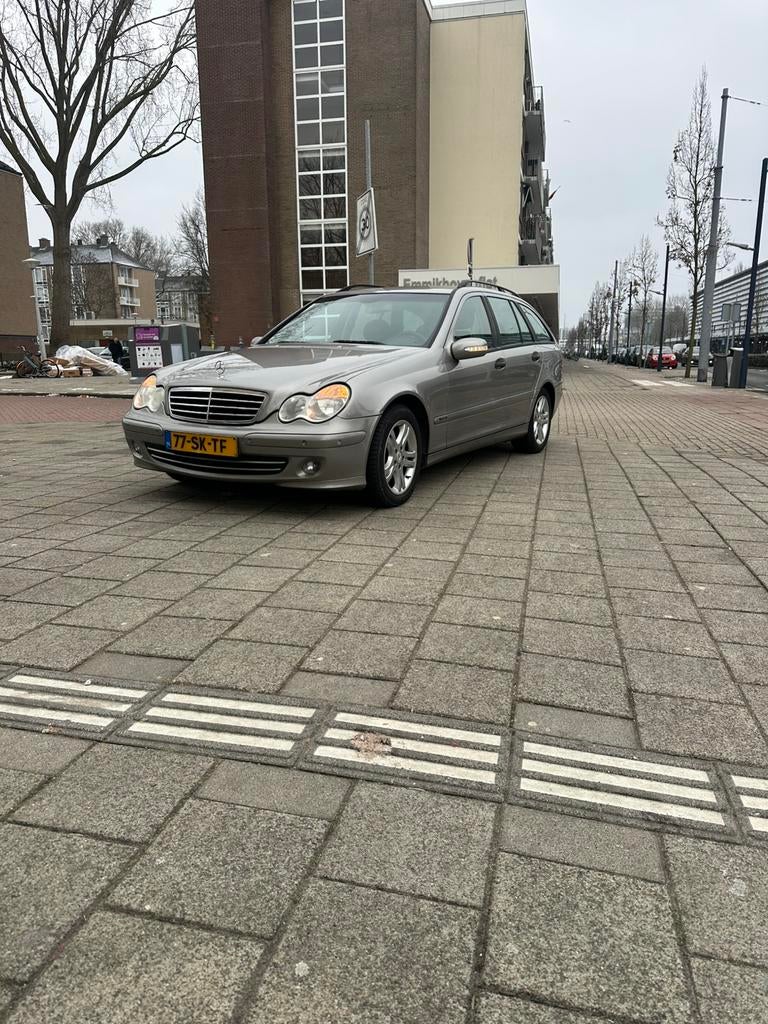Mercedes-Benz C-Klasse 1.8 C180 Kompr Combi AUT 2005 Grijs, Auto's, Automaat, Achterwielaandrijving, 1796 cc, 1455 kg