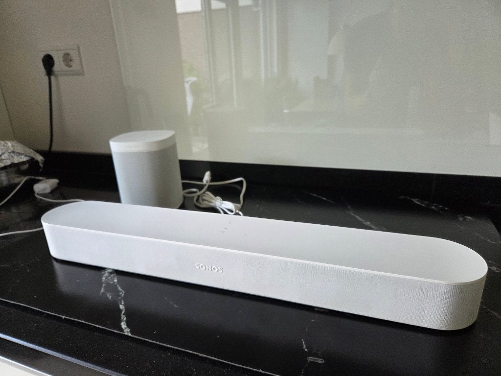 Sonos Beam Gen 1 en 2x Sonos One SL - Wit