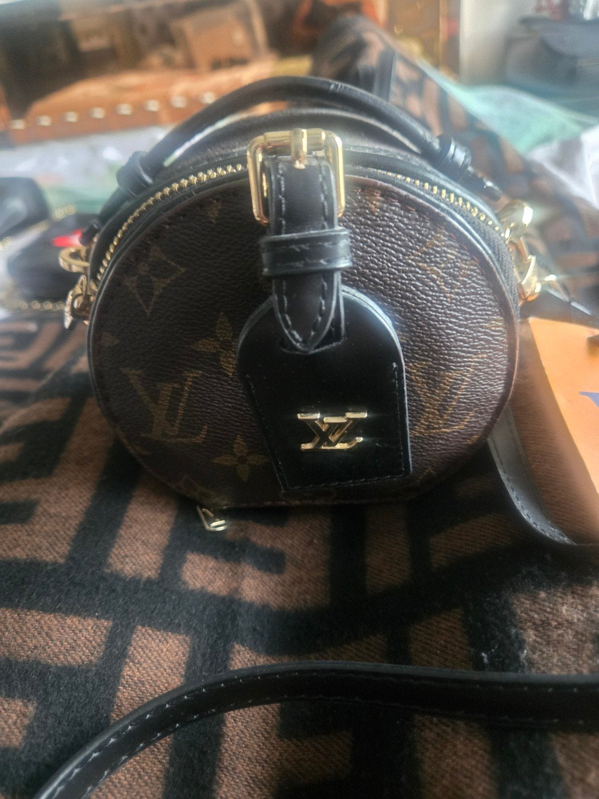 Louis Vuitton Tasje - Stijlvol en Compact, Ophalen of Verzenden, Nieuw, Bruin