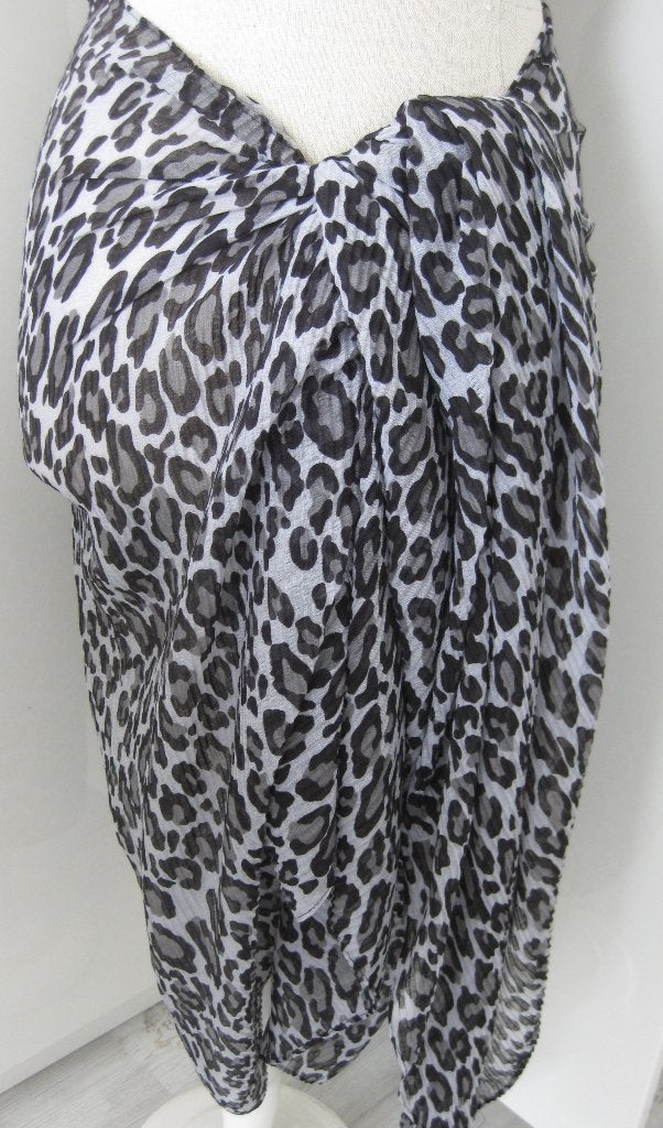Pareo / Omslagdoek / Sjaal reptielenprint grijs/zwart, Kleding | Dames, Ophalen of Verzenden, Nieuw, Overige kleuren, Overige typen