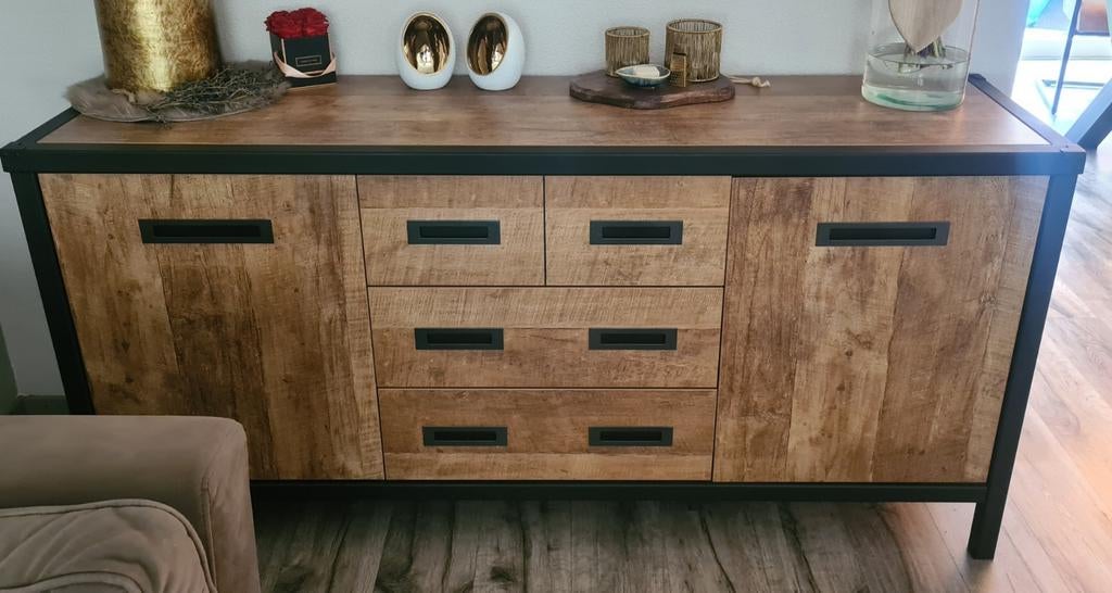 Dressoir zo goed als nieuw – kast, Huis en Inrichting, Kasten | Dressoirs, Zo goed als nieuw, 150 tot 200 cm, 25 tot 50 cm, Ophalen