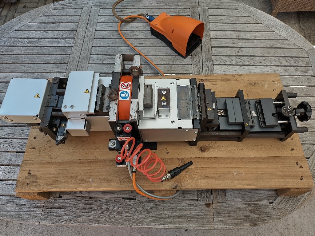 Tekna TK280 Pneumatische Ponsmachine (Aluminiumprofielen), Ophalen