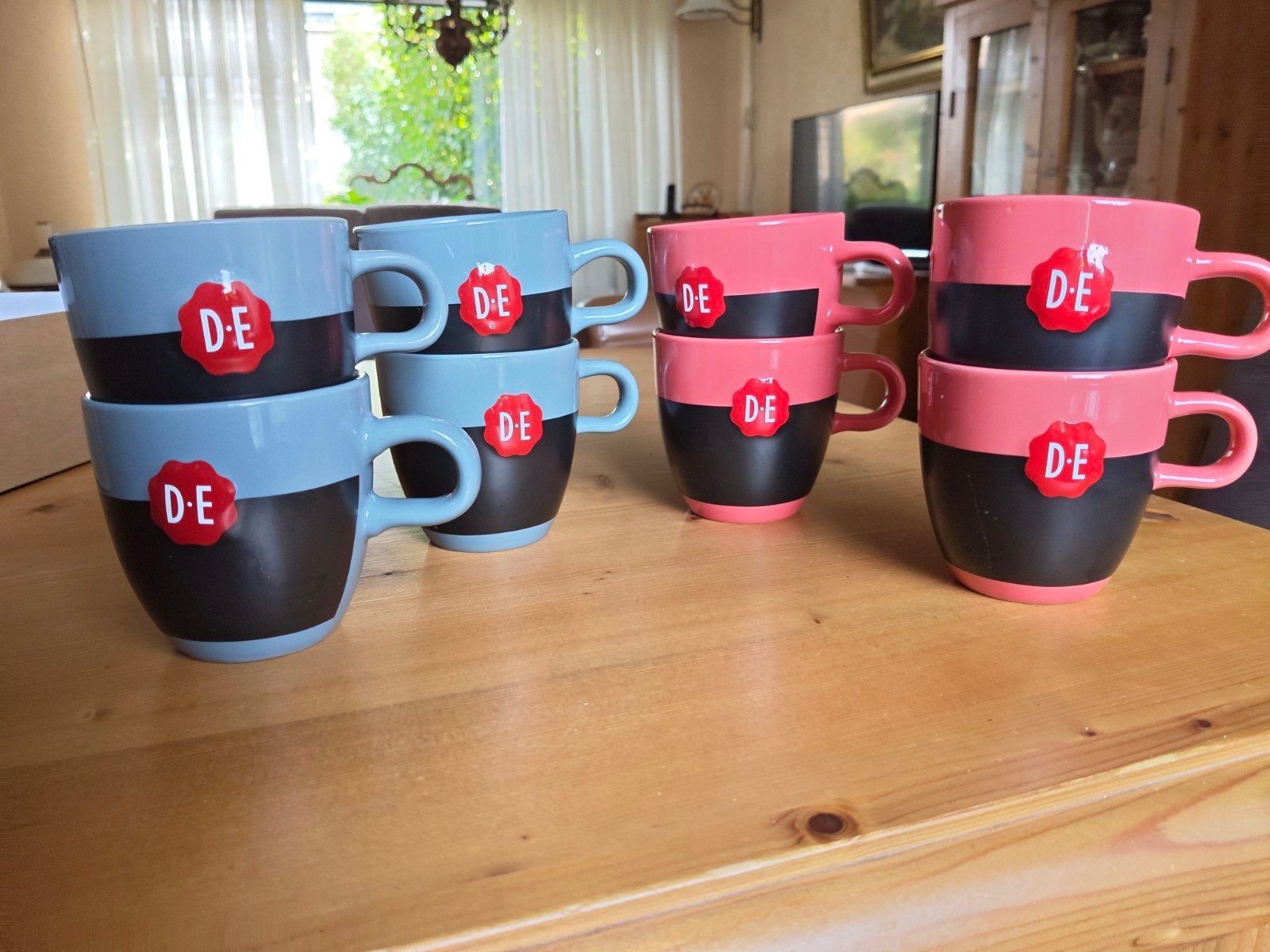 Douwe Egberts koffie bekers, Huis en Inrichting, Ophalen of Verzenden, Zo goed als nieuw, Overige stijlen, Kop(pen) en/of Schotel(s)