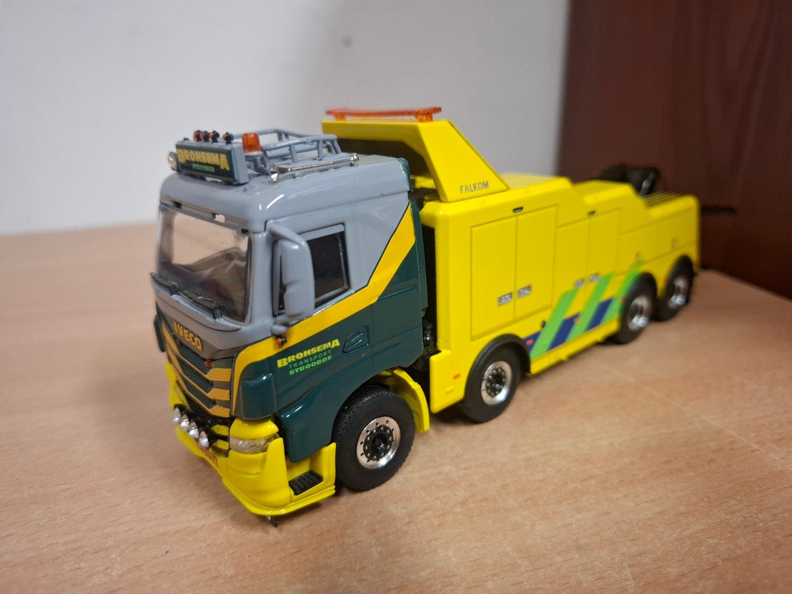 Wsi Iveco S - way  Takelwagen, Hobby en Vrije tijd, Modelauto's | 1:50, Ophalen of Verzenden, Zo goed als nieuw, Bus of Vrachtwagen