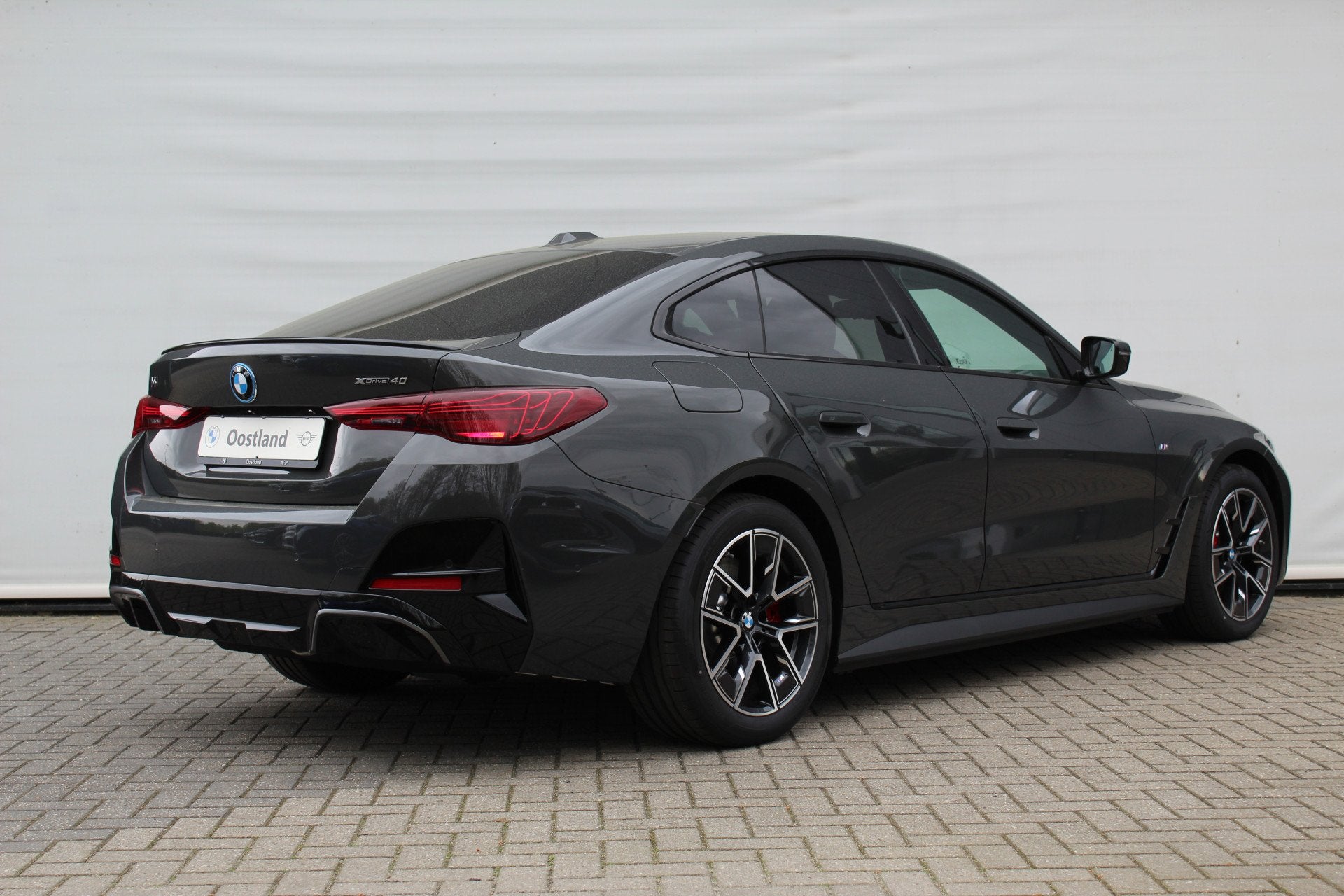 BMW i4 xDrive40 M Sport / Schuif-kanteldak / Trekhaak / Adap, Auto's, Dealer onderhouden, Elektrische stoelverstelling, Leder