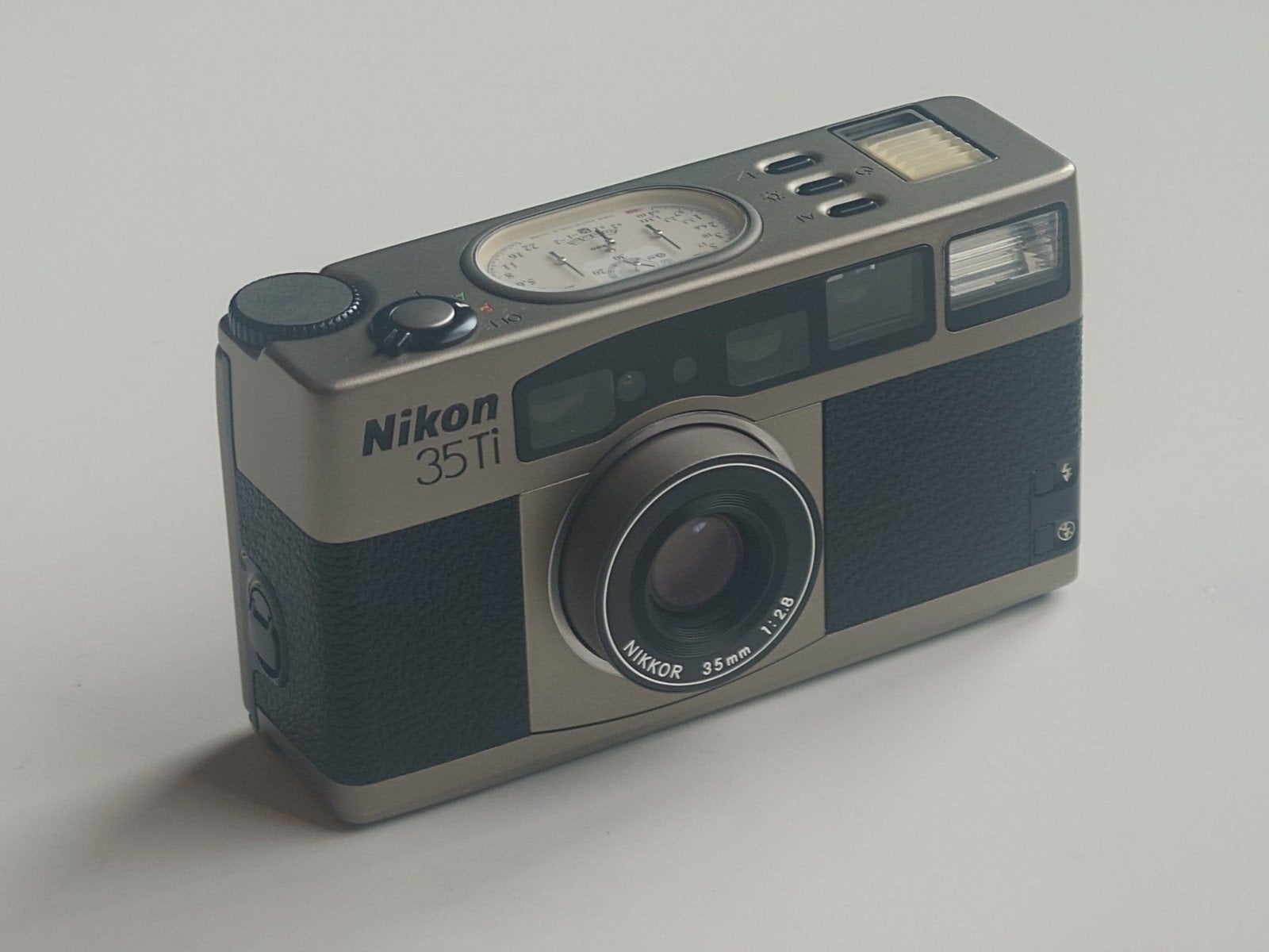 Nikon 35Ti, Ophalen of Verzenden, Zo goed als nieuw, Compact, Nikon