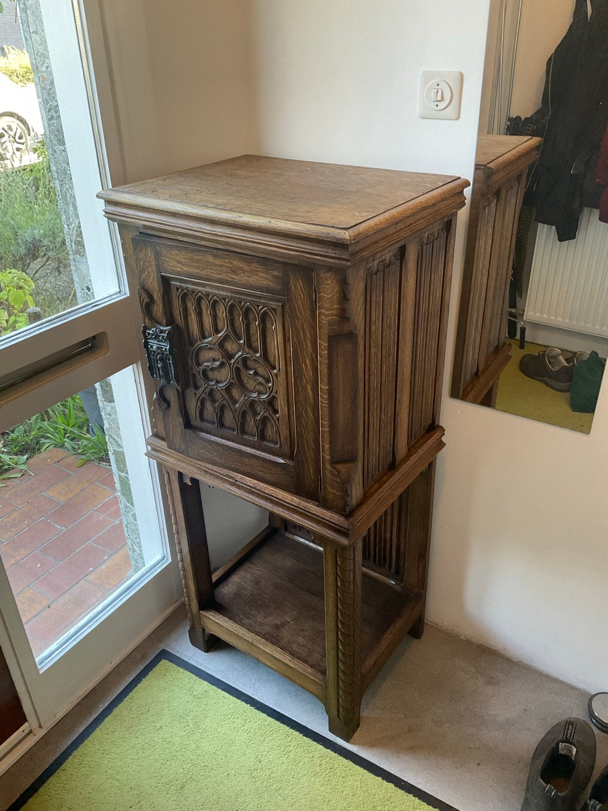Antieke eiken kast met houtsnijwerk 55x40x120cm, Ophalen of Verzenden