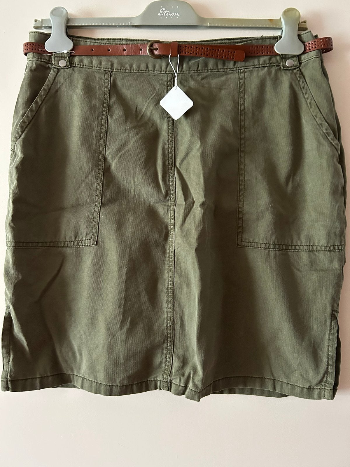 Nieuwe kaki rok maat 40 met riem, Kleding | Dames, Maat 38/40 (M), Nieuw, Ophalen of Verzenden, Onder de knie