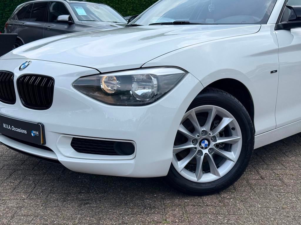 BMW 1-serie 116i Executive|Nieuwe Ketting + Klepseals|Naviga, Auto's, BMW, 1-Serie, Gebruikt, 4 cilinders, Leder en Stof