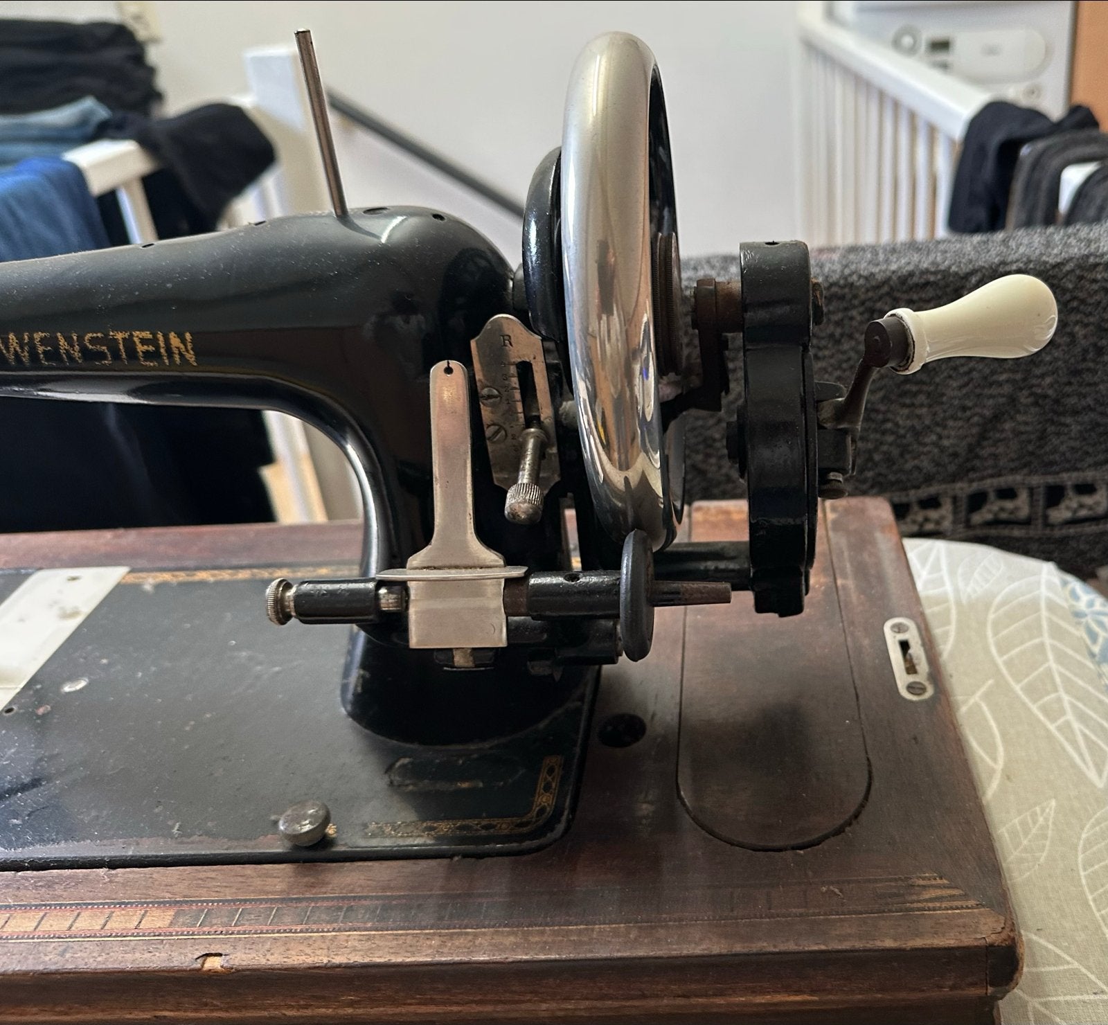 Antieke Lewenstein Naaimachine met originele spoelen en voet, Ophalen of Verzenden