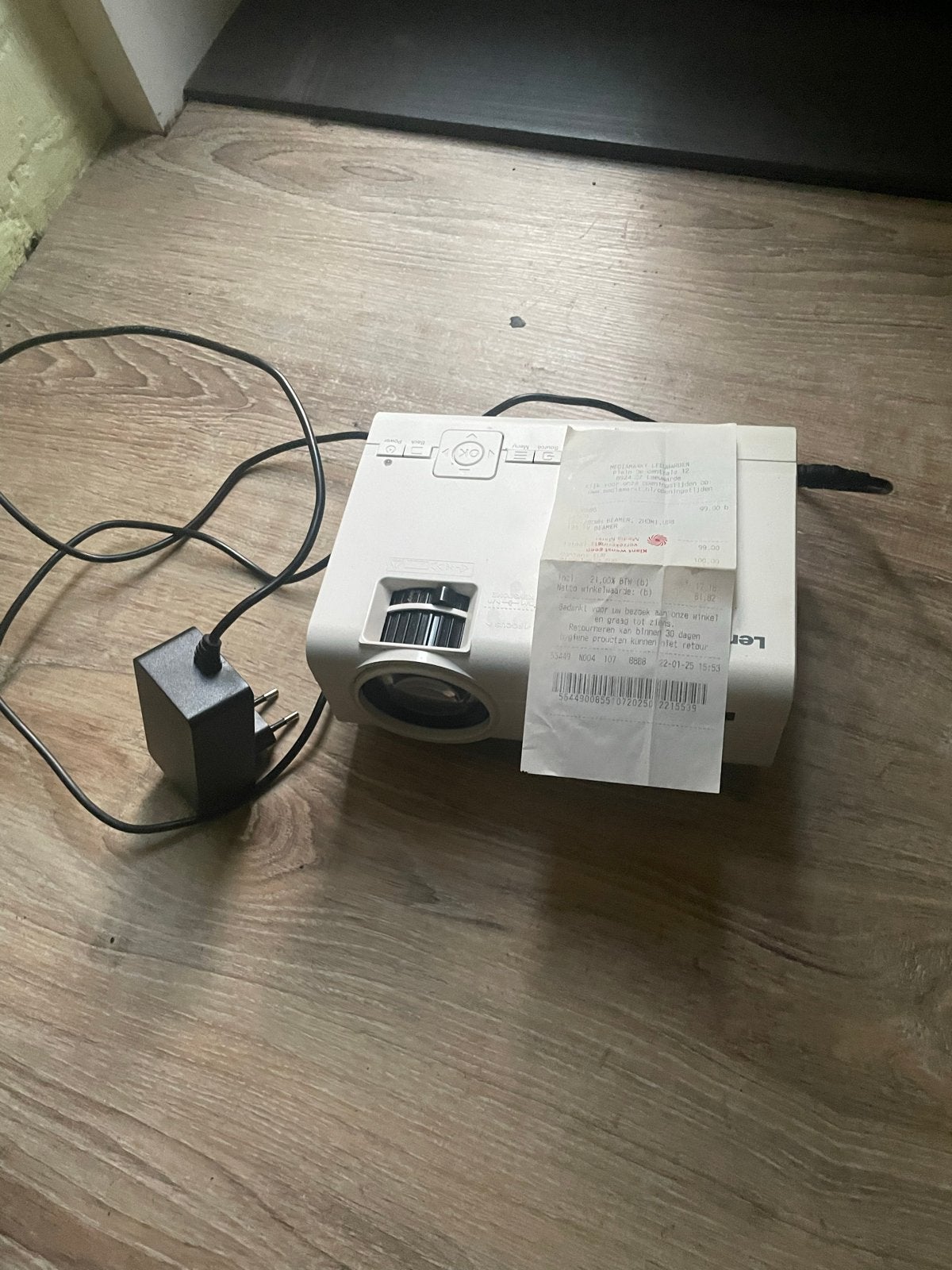 Compacte mini beamer / projector met adapter, Ophalen of Verzenden, Gebruikt, Overige technologieën, Overige resoluties