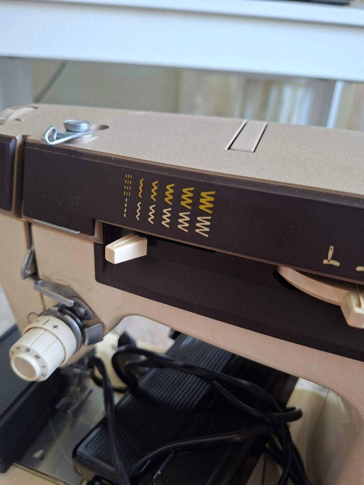 Singer 7104 Naaimachine - Vintage en Functioneel, Hobby en Vrije tijd, Naaimachines en Toebehoren, Ophalen, Gebruikt, Naaimachine