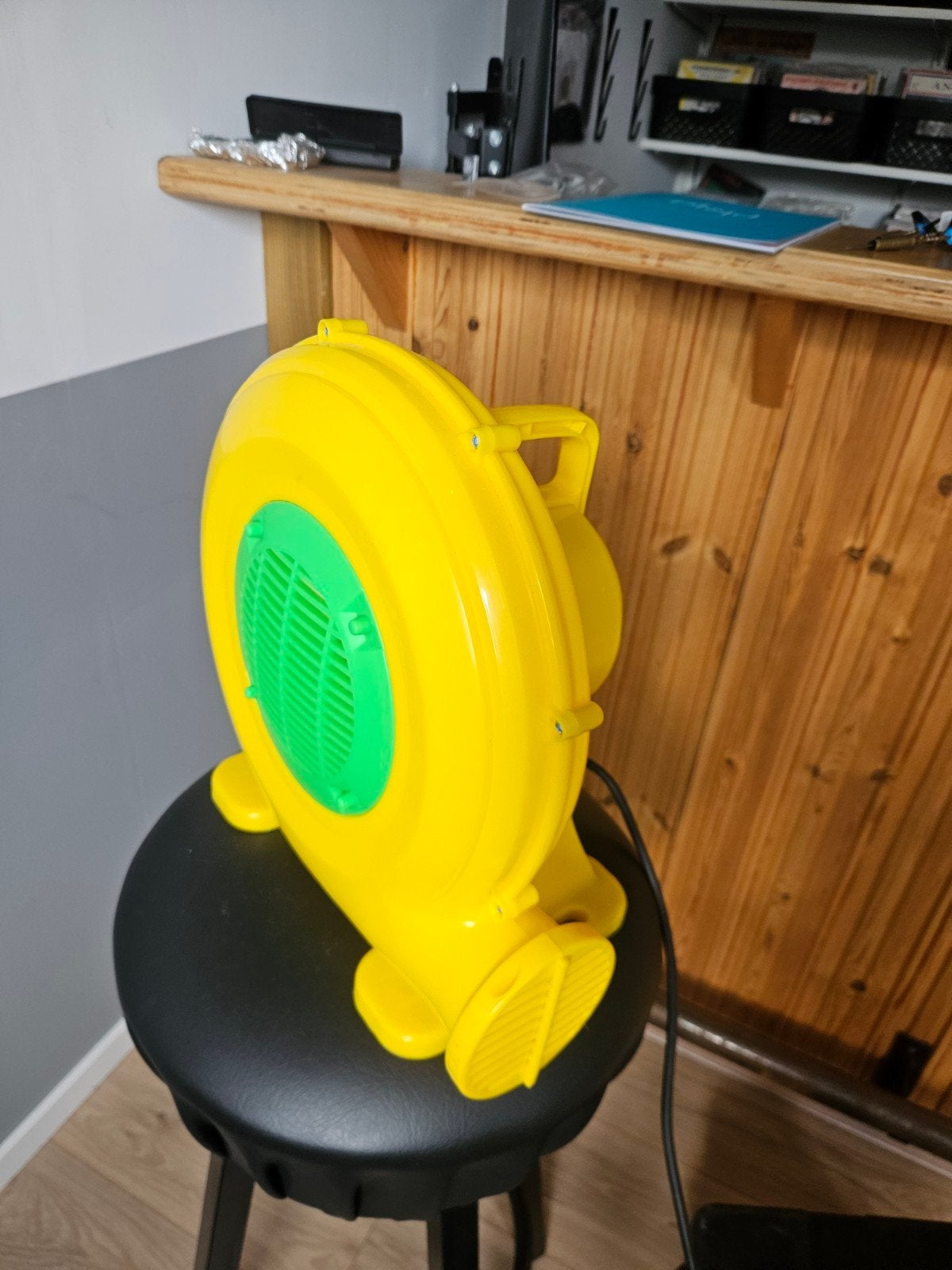 Gele  blower voor springkussen, Ophalen, Nieuw
