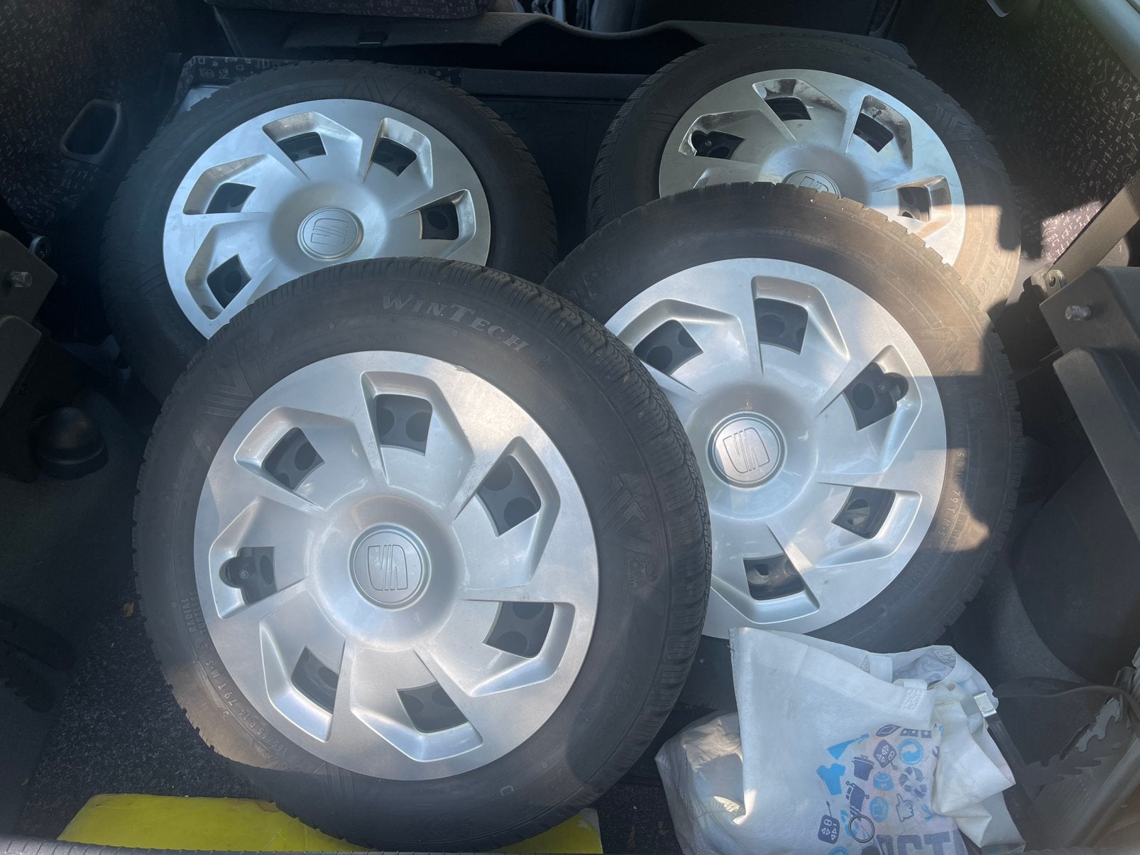4 winterbanden op stalen velgen , maat 165/65 R14 79, Ophalen of Verzenden, Nieuw