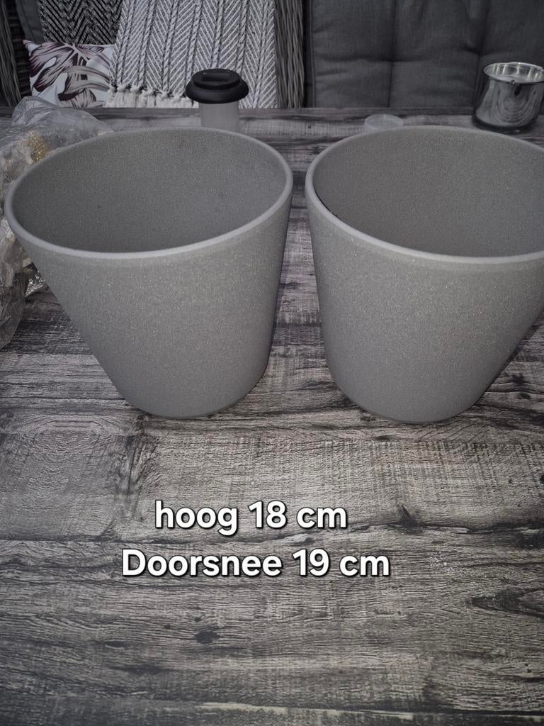 2 x nieuwe grijze stenen bloempotten, Tuin en Terras, Bloempotten, Ophalen, Steen, Rond, Nieuw