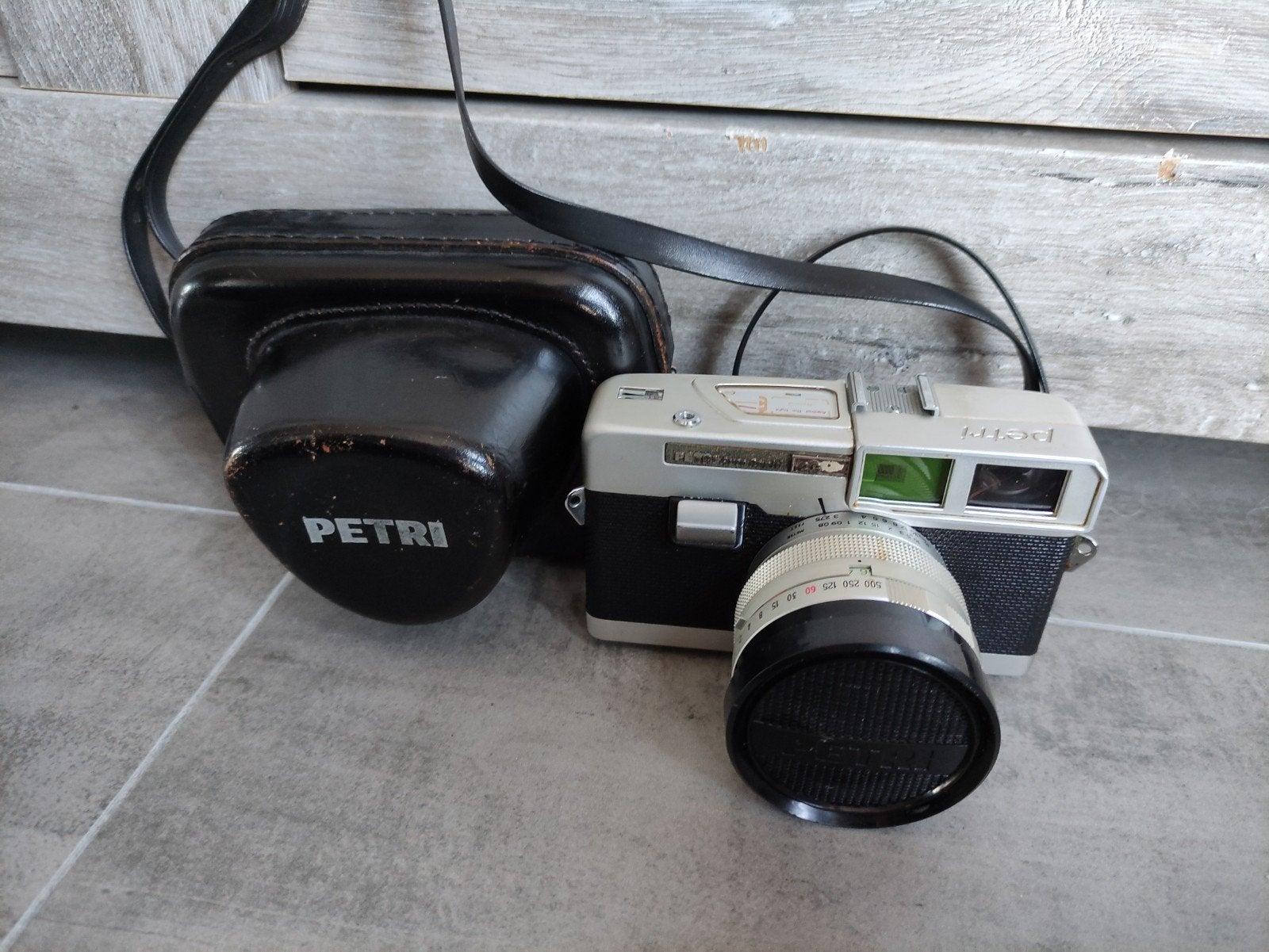 Petri auto rapid 2.8 camera met tasje (werkend), Ophalen of Verzenden