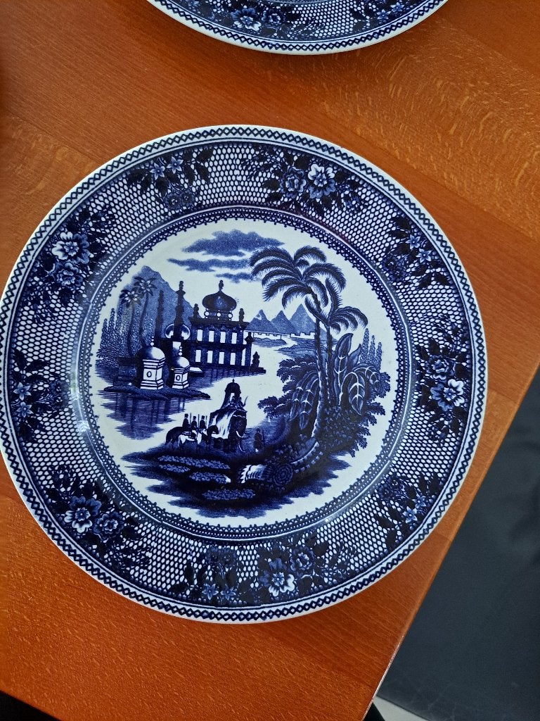 2x Petrus Regout Maastricht Delhi borden, 23 cm, Ophalen of Verzenden