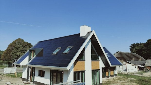 ZONNEPANELEN MONTEREN – PARTICULIER & ZAKELIJK ️ Kortingen !, Ophalen, Gebruikt, Compleet systeem, 200 wattpiek of meer