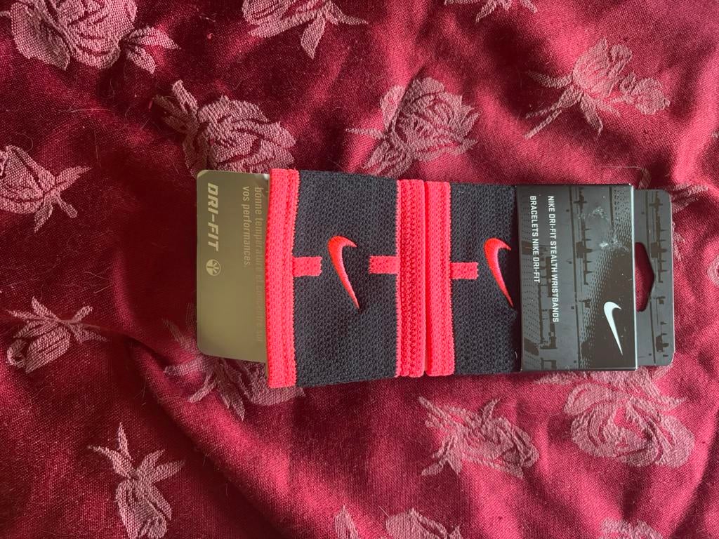 Nike zweet polsbandjes nieuw, Kleding | Dames, Wintersportkleding, Ophalen of Verzenden, Zo goed als nieuw