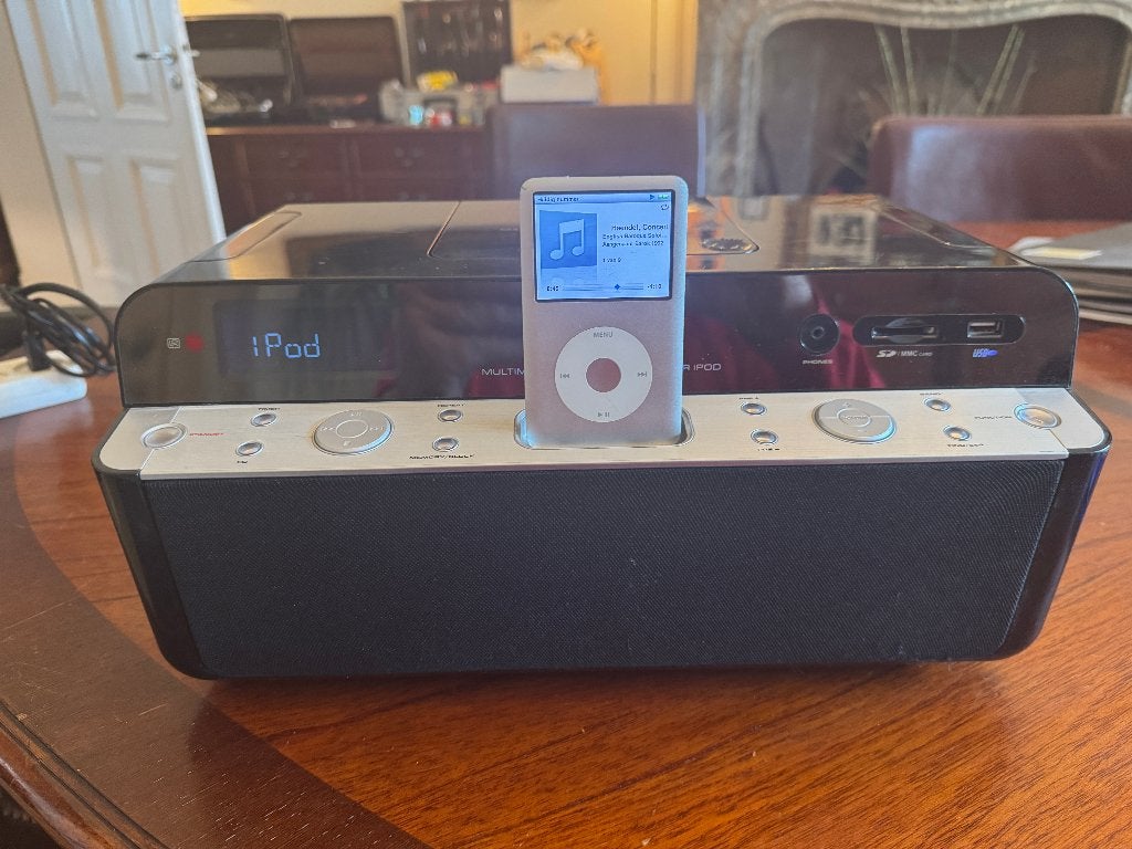 Salora Multimedia System Radio FM CD Ipod Dock USB SD, Ophalen of Verzenden, Gebruikt, Overige typen, Met cd-speler